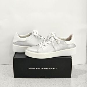 NATURALIZER, silver ribbed, women's sneakers in a size 8.5 wide.